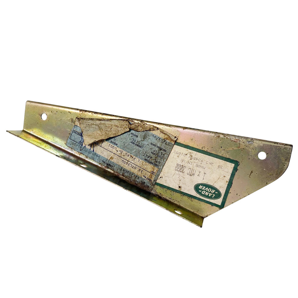 Front Right-hand Mudflap Mounting Bracket MTC3000